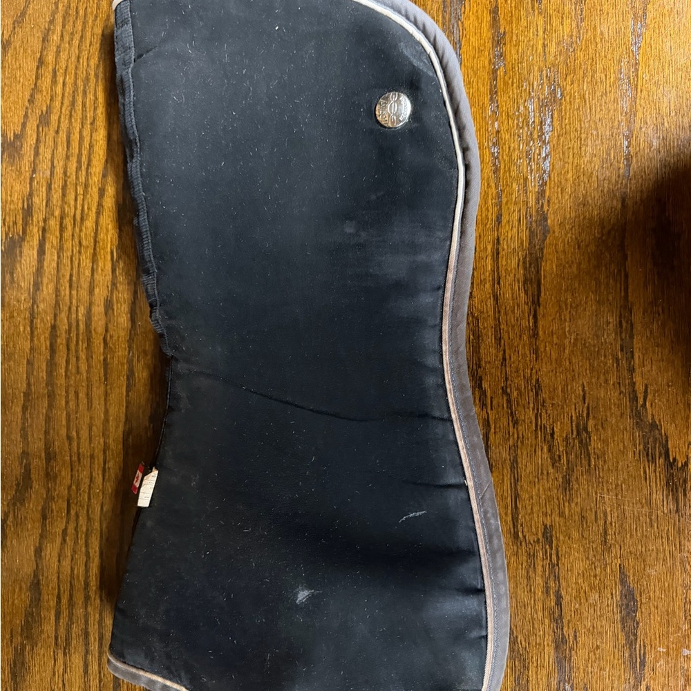 Pony sized black oglivy half pad with grey and white piping